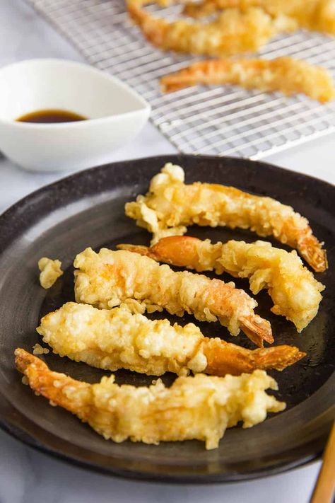 Ebi Tempura - Light and Crispy Japanese Shrimp Tempura Recipe Shrimp Tempura Recipe, Tempura Mix, Tempura Flour, Ebi Tempura, Tempura Recipe, Recipe Japanese, Seafood Sushi, Chocolate Pie Recipes, Crispy Shrimp