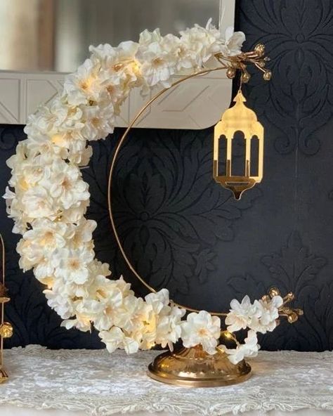 Eid Ul Fitr Decorations, Diy Eid Decorations, Decoration Ramadan, Ramadan Celebration, Eid Mubarak Decoration, Baby Shower Sweets, Iftar Party, Eid Mubarak Card, Ramadan Kareem Decoration