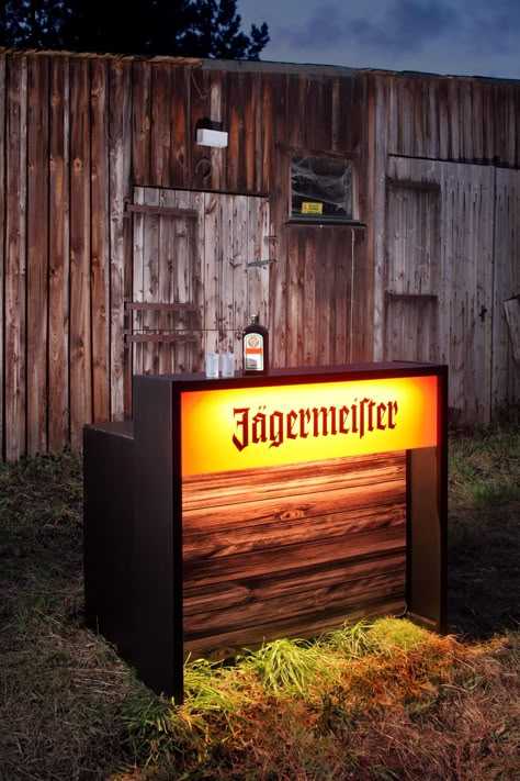 G-Rack mobile Bar for Jägermeister Shop Bar Ideas, Portable Bar Ideas, Bar Booth, Barra Bar, Food Stall Design, Deck Bar, Mobile Bars, Food Cart Design, Portable Bar