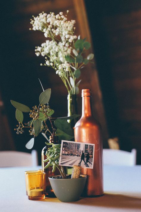 Gold Wine Bottles, Rose Gold Centerpieces, Beer Bottle Centerpieces, Rose Gold Centerpiece, Wedding Rose Gold, Bottle Centerpieces, Gold Wine, Gold Centerpieces, Wedding Rose