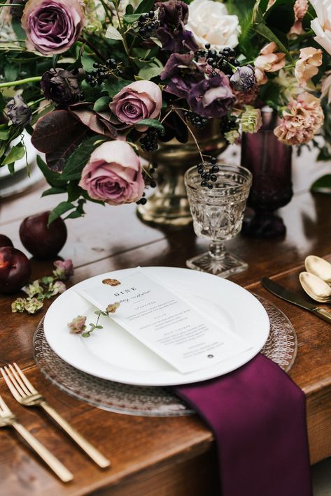 Moody Violet Wedding, Plum White And Gold Wedding, Eggplant Wedding Colors Fall, Dark Purple And Blush Wedding, Plum And Green Wedding Colors, Purple Tablescapes Ideas, Green And Purple Tablescape, Deep Purple Wedding Flowers, Deep Purple Wedding Decor