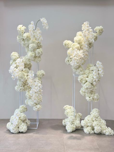 Big White Floral Arrangements, White Flower Backdrop Wedding, Floating Floral Installation, Church Florals Wedding, Flower Arch Wedding Ceremony, Sangjit Decoration Backdrop Simple, White Flower Installation, White Flowers Centerpieces, White Floral Installation