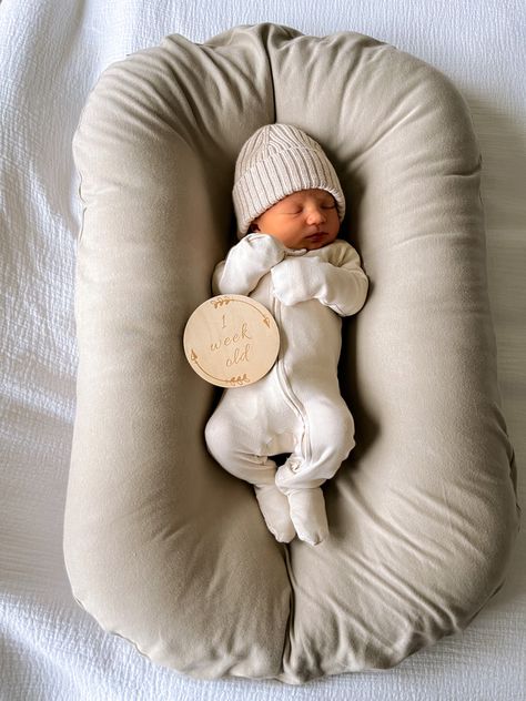 Newborn scrunch newborn baby boy outfit Newborn Arrival Pictures, Hospital Baby Boy Pictures, Baby Boy Announcement Outfit, Hospital Baby Outfit Newborns, Newborn First Outfit Hospitals, Baby Scrunch, Baby Boy Announcement Pictures, Newborn Outfits Hospital, Newborn Announcement Hospital Cute Ideas