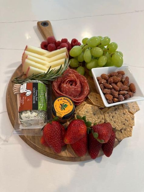 20 Easy Charcuterie Boards for Two » Lady Decluttered Pretzel And Cheese Charcuterie Board, Cheeseboard For 2, Simple Cute Charcuterie Board, Easy Party Charcuterie Board, Cheese Platter For One, Charcuterie Board One Person, Cute Chacutery Board Ideas, Charcutie Board Party, Mini Lunch Charcuterie Board