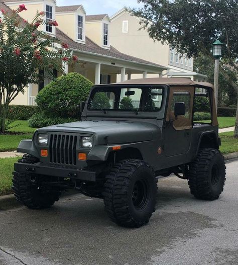 90s Jeep, Yj Jeep Wrangler, Wrangler Camping, Jeep Wrangler 1995, Jeep Wrangler Camping, Camping Jeep, Green Jeep Wrangler, Jeep Wranger, Jeep Sahara