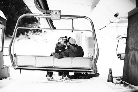 This ski proposal on the slopes is so adorable. He included all of their friends, and her parents were waiting to surprise her at the lodge! Whiteface Mountain Ski, Mountain Proposal, Funny Engagement Photos, Winter Proposal, Surprise Engagement Party, Lake Placid New York, Lake Placid Ny, Whiteface Mountain, Mountain Destinations