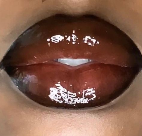 Makeup 2000s, Y2k Cybercore, Glossy Lips Makeup, Lip Combos, Makeup For Black Skin, Lip Makeup Tutorial, Brown Skin Makeup, Swag Makeup, Lip Combo