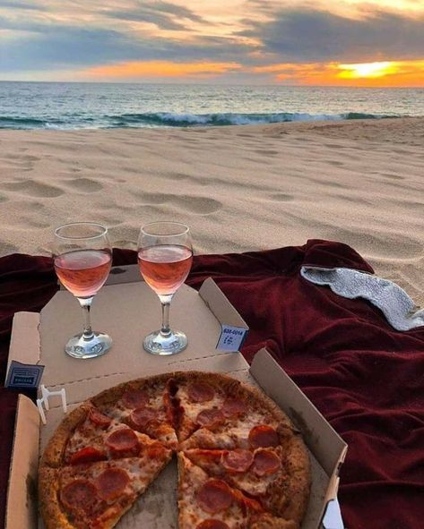 Surreal Places, Dream Dates, Romantic Date Night Ideas, Cute Date Ideas, Beach Date, Dream Date, Picnic Date, Perfect Date, Summer Bucket Lists