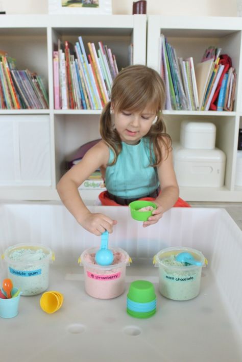 A cloud dough ice cream shop perfect for pretend play. Playdoh Ideas, Play Dough Christmas, Frozen Ocean, Invitation To Create, Ice Play, Play Corner, Cloud Dough, Spring School, Ice Cream Theme