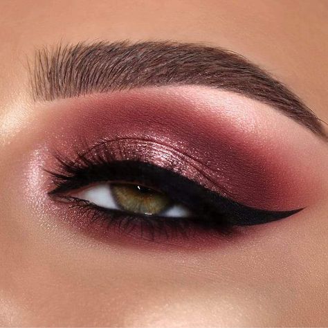 Morphe 35f, Maroon Makeup, Burgundy Eye Makeup, Maroon Eyeshadow, Burgundy Eyeshadow, Vegas Makeup, Burgundy Makeup, Glam Eyeshadow, Glitter Water