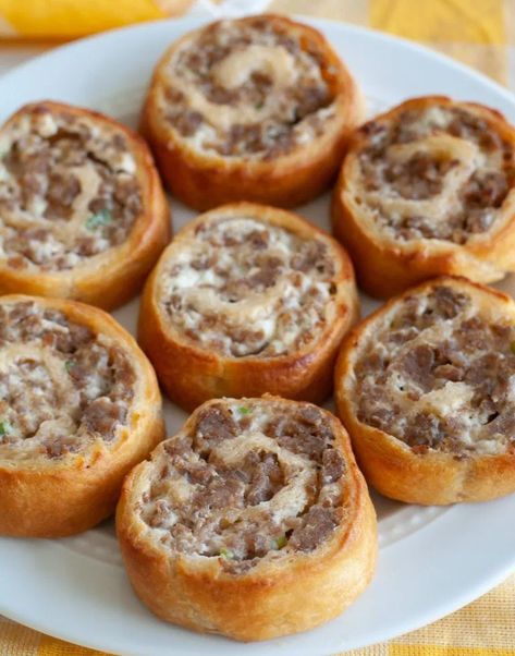 Sausage Pinwheels Oatmeal Fudge, Sausage And Cream Cheese, Sausage Pinwheels, Lasagna Food, Sausage Appetizers, Baked Ravioli, Cream Cheese Pinwheels, Easy Tiramisu, Thanksgiving Appetizers Easy