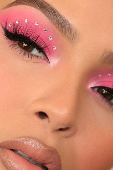 Edc Makeup, Pink Eyeshadow Looks, Festival Eye Makeup, Pink Glitter Makeup, Gem Makeup, Pink Eyeshadow Look, Festival Makeup Glitter, Concert Makeup, Rhinestone Makeup