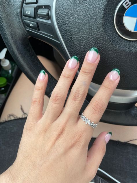 Minimalistic french manicure, acrylic gel Short Gel Nails Green French Tip, Short Nails To Go With Emerald Green Dress, Short Nails Colored Tips, Green French Tip Natural Nails, French Manicure With Green Tips, Simple Green French Tip Nails, Emerald Green Gel Nails Short, Nails With Tip Color, Green Round Acrylic Nails