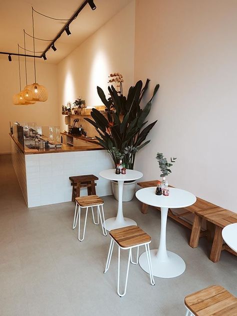 Poke Restaurant Interior, Little Cafe Design, Poke Bowl Restaurant Design, Poke Restaurant Design, Coffee To Go Shop, Cute Cafe Ideas, Cute Cafe Design, Tiny Cafe Design, Mini Cafe Ideas