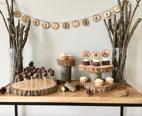 Woodland Baby Shower - Pretty Collected Baby Shower Elegante, Woodland Theme Baby, Woodland Baby Shower Decorations, Forest Baby Showers, Idee Babyshower, Boy Baby Shower Ideas, Baby Shower Theme Decorations, Chic Baby Shower, Baby Shower Woodland Theme