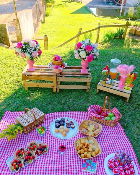 Birthday Ideas Picnic, Fourth Birthday Ideas, Ideas De Picnic, 4th Birthday Party Ideas, Picnic Party Decorations, Picnic Decor, Ideas Picnic, Backyard Birthday Parties, Picnic Birthday Party