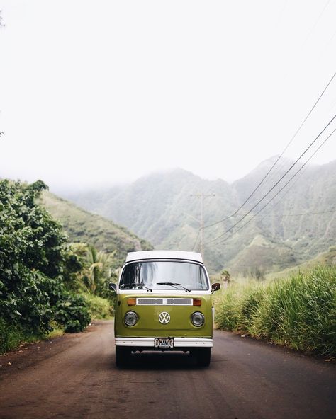 Campers Van, Van Travel, Vw Camper Van, Oahu Travel, Vintage Camper Remodel, Hawaii Travel Guide, Vintage Vw Bus, Combi Volkswagen, Volkswagen Camper