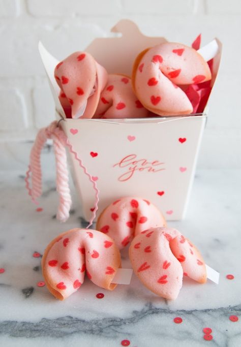 Diy Valentine's Day, Fortune Cookie Recipe, Valentines Day Recipes, Fortune Cookies Recipe, Valentines Bricolage, Valentines Baking, Valentines Day Memes, Valentinstag Party, Fortune Cookies