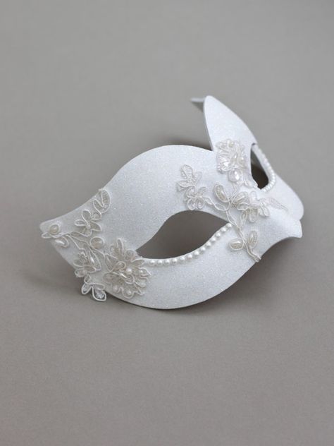 white is for casual White Masks Masquerade, White And Gold Mask Masquerade, Pearl Mascarade Mask, Gold And White Mask, Maskerade Mask Diy, White Mascarade Mask, Masquered Mask, Antifaz Aesthetic, Cute Masks Aesthetic