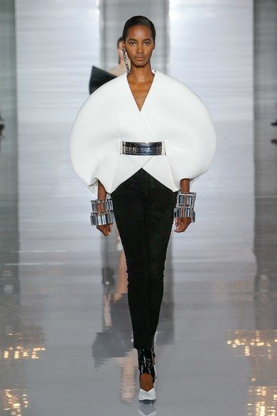 Fashion Show Collection, Looks Style, Mode Inspiration, White Fashion, Couture Fashion, Women Collection, Runway Fashion, Fashion News, Spring Fashion