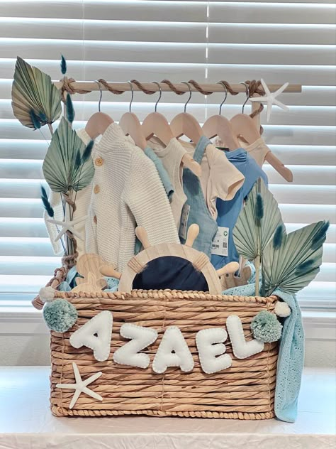 Wooden Baby Shower Gifts, Babyshower Gift Idea Boys, Wooden Basket Gift Hamper, Baby Clothes Gift Basket, Diy Baby Basket Gift Ideas, Baby Shower Boy Gift Ideas, Baby Shower Basket Gift Ideas Boy, Baby Boy Basket Gift Ideas, Boho Gift Basket