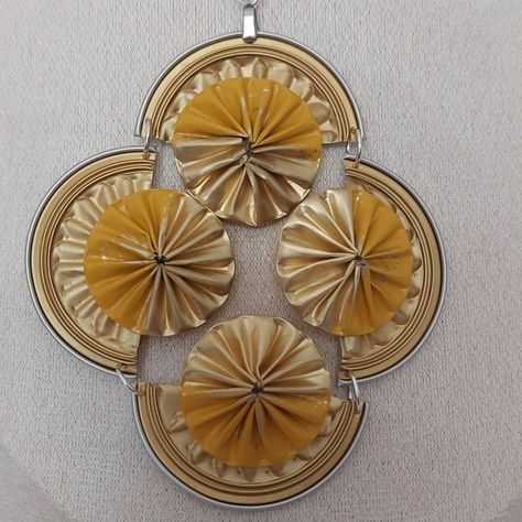 Créations de bijoux à partir de capsules de café | Collier tournesol... sunflower necklace... #collierfemme #capsulasdecafe #capsuleslor #coffeeart #necklace #tournesols🌻 #coffeepods… | Instagram Nespresso Capsules, Sunflower Necklace, Coffee Art, Cafe