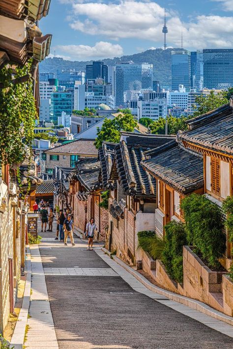 Seoul Hanok Village, Korea Village Aesthetic, Beautiful Place In Korea, Ikseondong Hanok Village, Bukchon Hanok Village Photography, Seoul Korea Photography, Hanok Village Seoul, Korean Beautiful Places, Korea Pictures Seoul