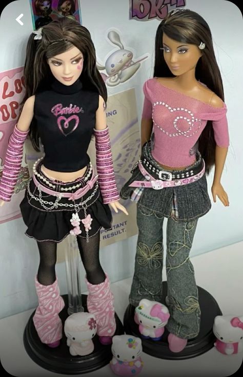 Let me know who restyled these girlies! From @ baezhij i think 00s Barbie, Doll Restyle, Barbie Halloween, Barbie Diorama, Barbie Fashionista Dolls, Dolls Bjd, Dolls Fashion, Cali Girl, Pink Doll