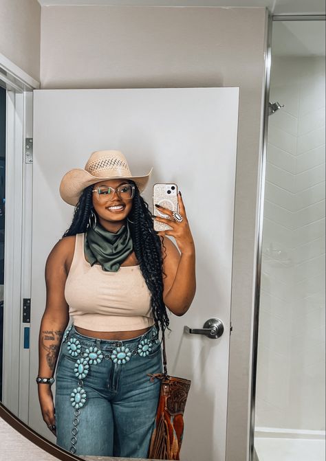 Nashville Western Outfits, Plus Size Cowgirl Outfits Black Women, Black Rodeo Outfit, Earthy Cowgirl, Women Cowgirl Outfits, Folk Aesthetic Outfit, Trail Ride Outfit Black Women, Rodeo Outfits For Black Women, Cowgirl Outfits Summer