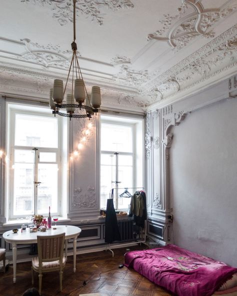 The Beauty and Charm of Old Apartments in St Petersburg Russian Interiors, Old Apartments, Classic Home Decor, Dream Apartment, Classic House, House Inspo, Inspired Homes, Room Inspo, Interior And Exterior