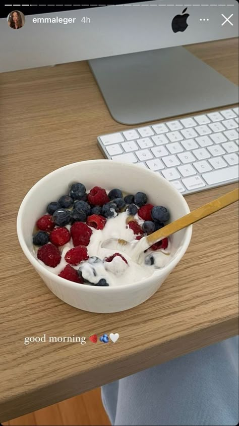 #breakfast #food #recipe #fruit #cook #yoghurt Makanan Diet, Trening Fitness, Healthy Food Motivation, Healthy Lifestyle Food, Think Food, Food Is Fuel, Food Goals, Healthy Snacks Recipes, Food Inspo