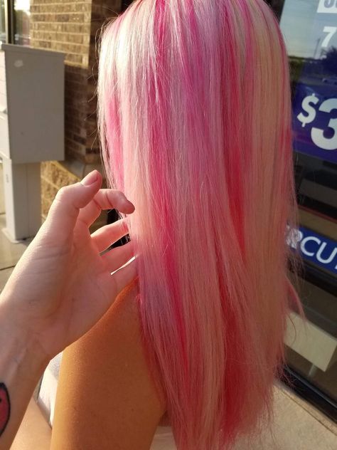 Pink Wolfcut Hair, Hot Pink Hair Extensions, Hair Color Ideas Bright Colors, Pink And Blonde Skunk Hair, Pink And White Hair, Hairstyles Blonde Hair, Skunk Hair, Pink Blonde, Pink Blonde Hair