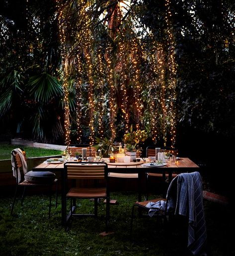 If you’re looking for a quick and affordable way to jazz up your backyard, try your hand at one (or all) of these whimsical lighting ideas to illuminate your outdoor space. Natal, Fresco, Used Outdoor Furniture, Lighted Centerpieces, Outdoor Fairy Lights, Summer Patio, Sparkling Lights, Garden Lights, Magical Garden