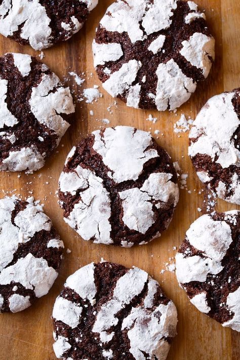 Crinkles Cookies, Chocolate Crackle Cookies, Chocolate Crinkle Cookies Recipe, Crackle Cookies, Chocolate Crackles, Crinkle Cookies Recipe, Chocolate Crinkle, Biscotti Al Cacao, Chocolate Crinkle Cookies