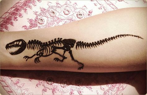 Skeleton Henna, Henna Animals, Hannah Tattoo, Lotus Henna, Cool Henna, Cool Henna Designs, Unique Half Sleeve Tattoos, Henna Ink, Henne Tattoo