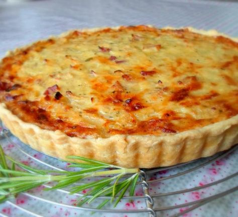 Basel Tart...with eggs gruyere onion bacon rosemary and cilantro Caramelized Onion Quiche, Quiche Ham, Tart Crust Recipe, Onion Quiche, Swiss Recipes, Tart Baking, Quiche Recipe, Breakfast Pastries, Caramelized Onion