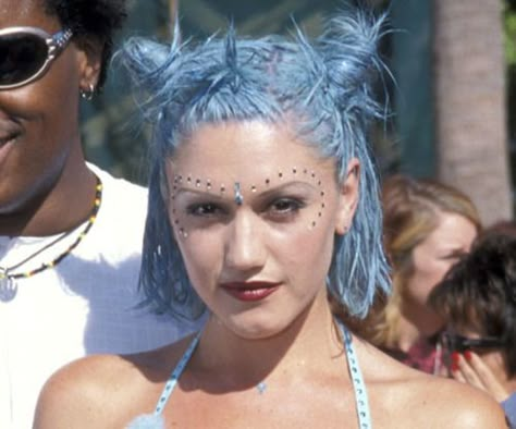 90s Gwen Stefani Gwen Stefani 90s, 90s Makeup Trends, 1990s Hair, Rave Hairstyles, Rachel Haircut, Soft Grunge Hair, 90s Grunge Hair, 90s Hair, 90s Rave