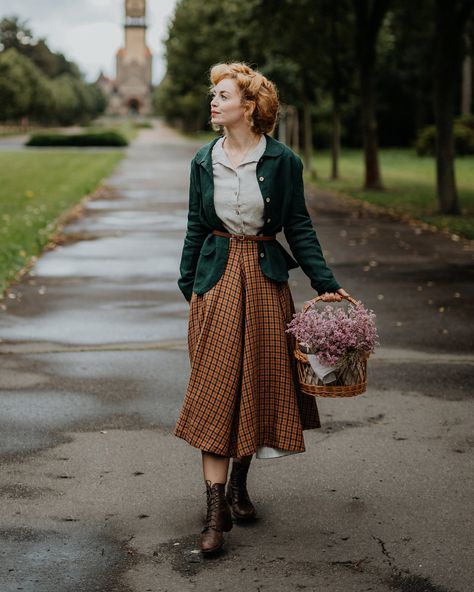 If you are looking for a delicately casual quality statement piece that can be easily dressed up or down, then the Classic Linen Skirt is sure to become your wardrobe's favorite! Discover more from Sondeflor Shop here: https://www.etsy.com/shop/SondeflorShop Join our newsletter community and receive 10% OFF your first purchase! Sign up here: https://tinyurl.com/2vdrvbr6 SKIRT DESIGN FEATURES * Full-circle skirt * Side seam pockets * Stretch waist bend * Hidden back zip * Below the knee length * Plaid Skirt A Line, Vintage Everyday Outfits, Peasant Outfit Aesthetic, Vintage Cottagecore Fashion, Edwardian Inspired Outfits, 30s Inspired Outfits, How Many Pieces Of Clothing Do I Need, Vintage Inspired Fall Outfits, Plus Size Edwardian Fashion