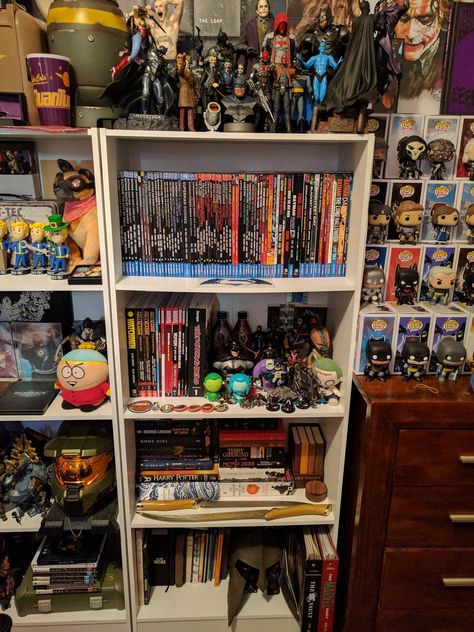 Geek Room Aesthetic, Collectors Bedroom, Nerd Room Aesthetic, Comic Shelf, Geek Room Ideas, Nerd Bedroom, Nerd Room Ideas, Geek Bedroom, Nerdy Room