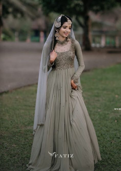 Brides Sister Dress, Muslim Wedding Dresses Indian, Engagement Dress For Bride Indian Gown, Muslim Brides Indian, Muslim Engagement Dress, Engagement Looks For Indian Bride, Engagement Dress For Bride Indian, Wedding Dress Lehenga