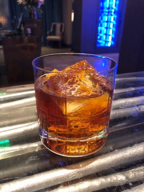 Orange Whiskey Cocktail, Whiskey Aesthetic, Whiskey Neat Aesthetic, Fireball Whiskey Aesthetic, Glass Of Whiskey Aesthetic, Orange Cocktails Aesthetic, Whiskey On Ice, Ice Aesthetic, Whiskey Neat