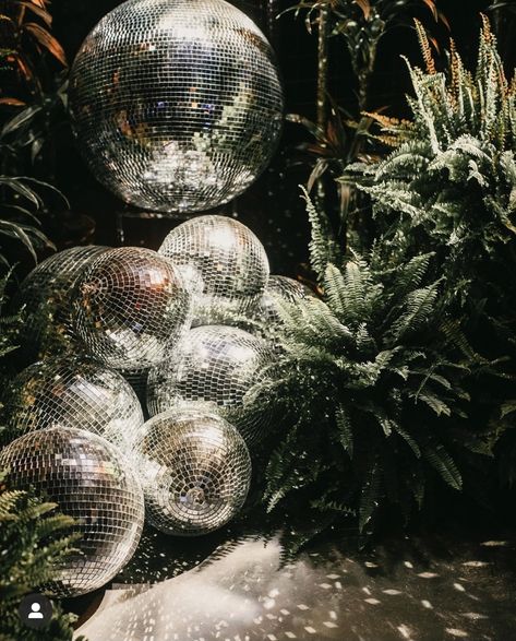 Party Dancing Aesthetic, Disco Jungle, Winter Solstice Party, Dinner Party Style, Solstice Party, Edgy Bridal, Disco Decorations, Disco Glam, Ball Aesthetic