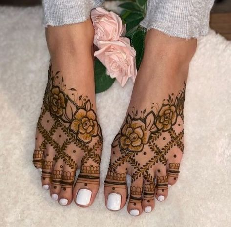 Legs Mehndi Design Easy, Mehndi Designs For Legs Simple, Bridal Leg Mehendi Designs, Leg Mehndi Design Simple, Bridal Leg Mehndi, Mehndi Design Leg, Mehndi Designs For Legs, Leg Mehndi Designs, Beautiful Arabic Mehndi Designs