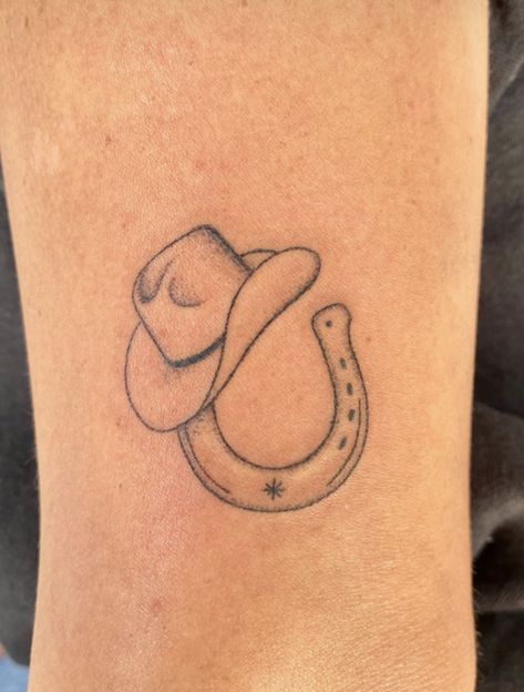 Horseshoe Cowboy Hat Tattoo, Cross And Horseshoe Tattoo, Cowgirls Tattoo Ideas, Cute Small Country Tattoos, Server Tattoo Ideas, Matching Horse Shoe Tattoos, Western Tattoos Fine Line, Rip Cowboy Tattoo, Country Tattoos Simple