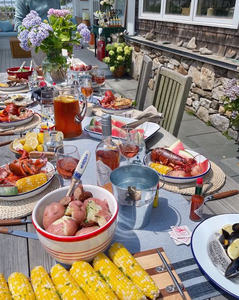 How to Host a One-Pot New England Lobster Bake. - DomestikatedLife Seafood Lunch Party, Lobster Table Setting, Clambake Party Table Settings, New England Clam Bake Party, Clam Boil New England, Clam Bake Party Ideas, Lobster Party Ideas, Seafood Boil Party Table Settings, New England Bachelorette Party