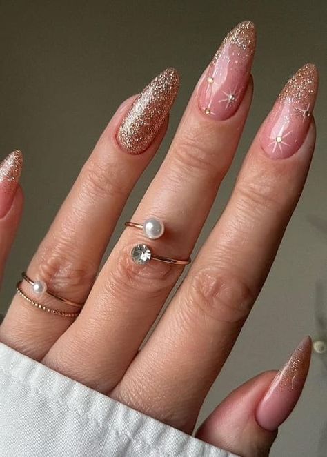 New Year Nails Almond Shape, New Year Inspired Nails, New Year Theme Nails, New Year Nails Gold, Ney Year Nails, New Years Eve Nails Ideas 2024, Glamorous Nails Sparkle, New Year Party Nails, Nails For New Years Eve Sparkle