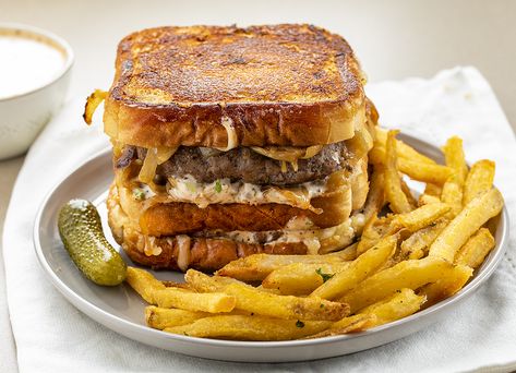 Double Decker Patty Melt on Plate with Fries and Pickle Grilled Sandwich Recipe, Patty Melt Recipe, Cheesy Sandwich, Homemade Aioli, Jalapeno Popper Grilled Cheese, Grill Sandwich, Ham Breakfast, Monte Cristo Sandwich, Melt Recipe