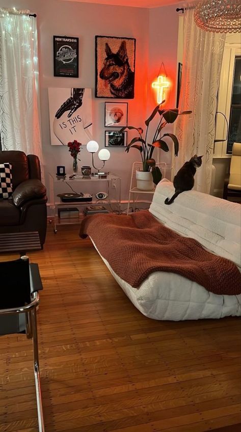 Coco Blake Apartment, Modern Eclectic Apartment Bedroom, Studio Apartment Ideas Loft, Grunge Eclectic Decor, Alt Living Room Aesthetic, Home Studio Inspiration, Moody Eclectic Decor Living Room, Apt Living Room Ideas, Skater Apartment