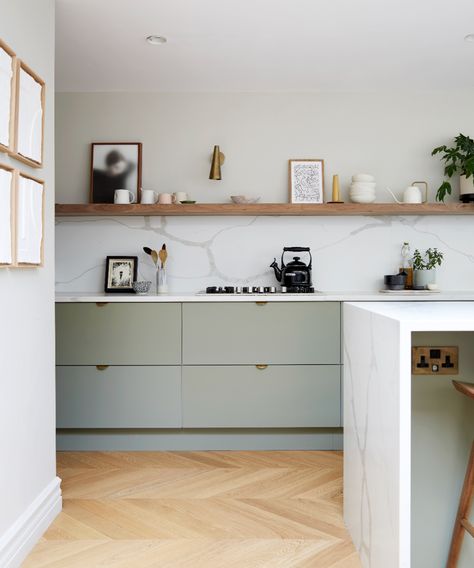 Flat Panel Kitchen Cabinets, Small Kitchen Storage, All White Kitchen, Scandinavian Kitchen, Kitchen Room Design, Kitchen Inspiration Design, Green Kitchen, Kitchen Shelves, Contemporary Kitchen