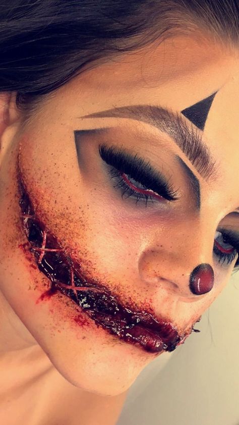 Halloween Effects Makeup, Special Fx Makeup Gore, Halloween Full Face Makeup, Sfx Clown Makeup Gore, Halloween Scary Makeup Looks, Gore Halloween Makeup Looks, Gore Clown Makeup, Easy Sfx Makeup Ideas, Sfx Makeup Ideas Gore